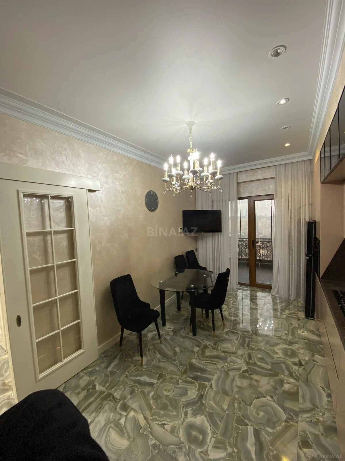 Satılır 3 otaqlı mənzil 155 m²