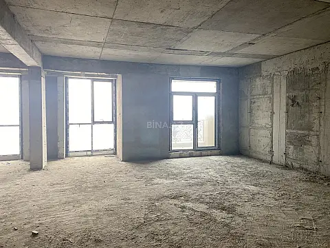 Satılır 4 otaqlı mənzil 211 m²