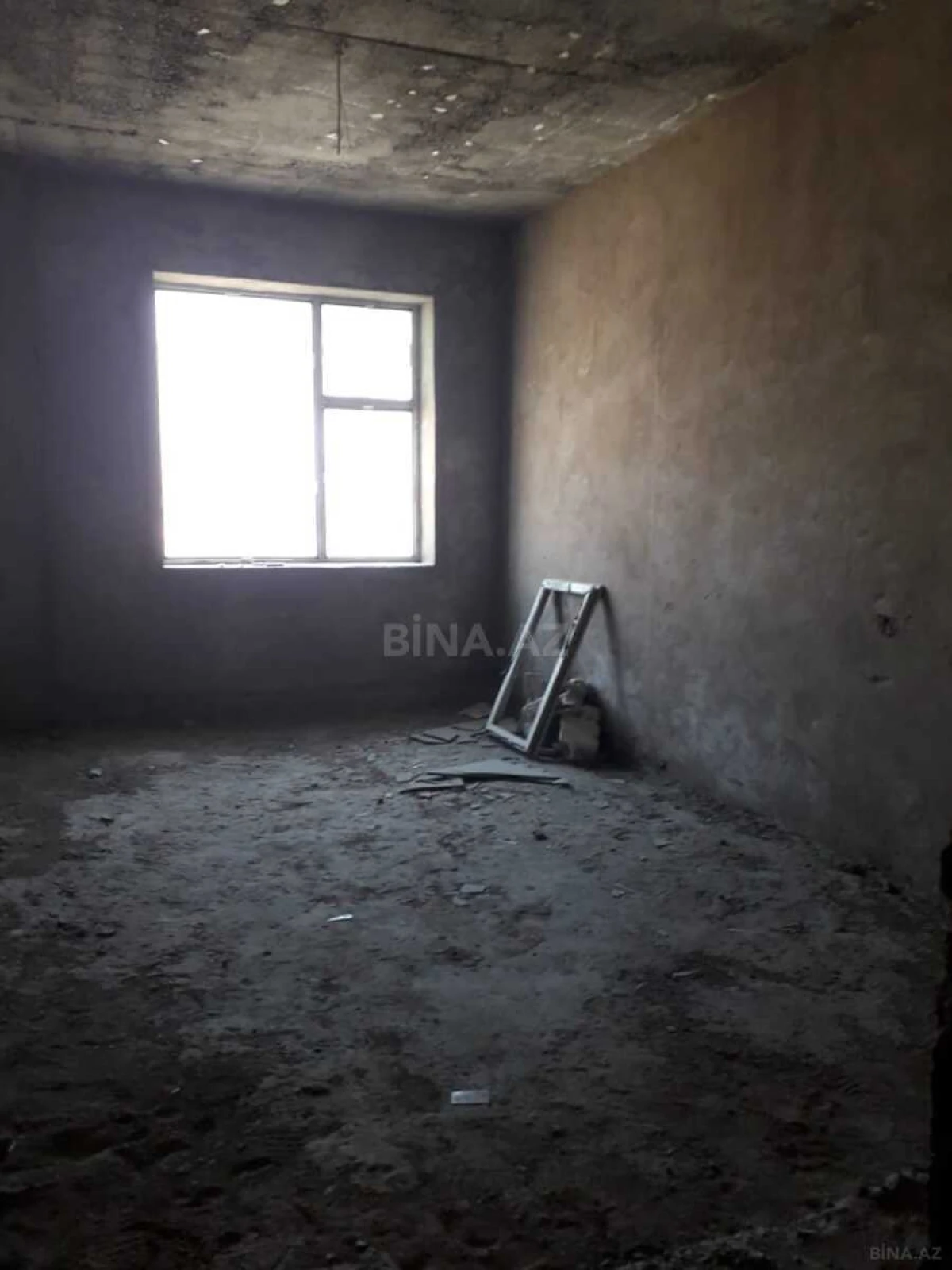 Satılır 4 otaqlı mənzil 211 m²