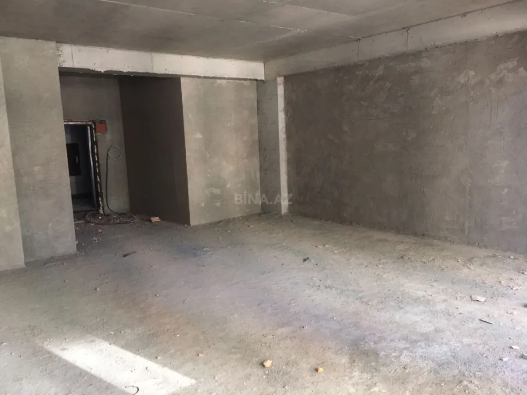 Satılır 4 otaqlı mənzil 211 m²