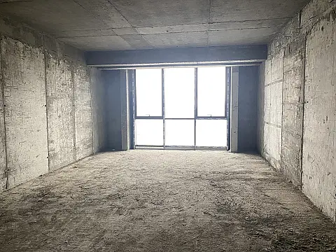 Satılır 4 otaqlı mənzil 211 m²