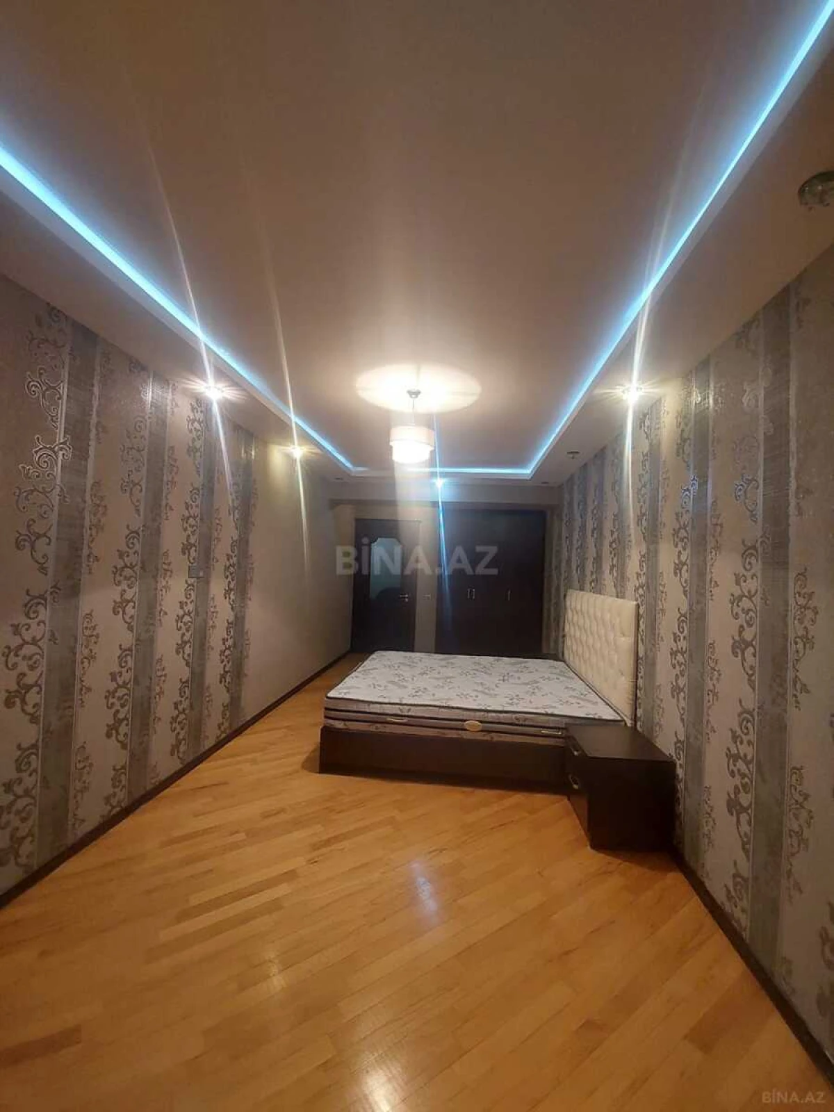 Kirayə verilir 3 otaqlı mənzil 155 m²