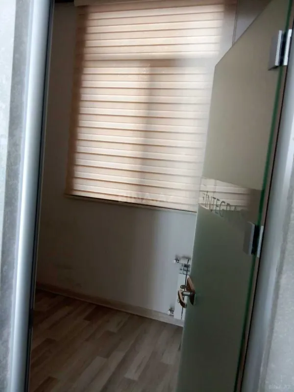 Kirayə verilir 4 otaqlı ofis 110 m²