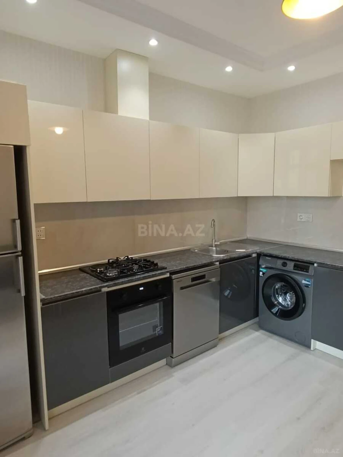 Kirayə verilir 2 otaqlı mənzil 100 m²