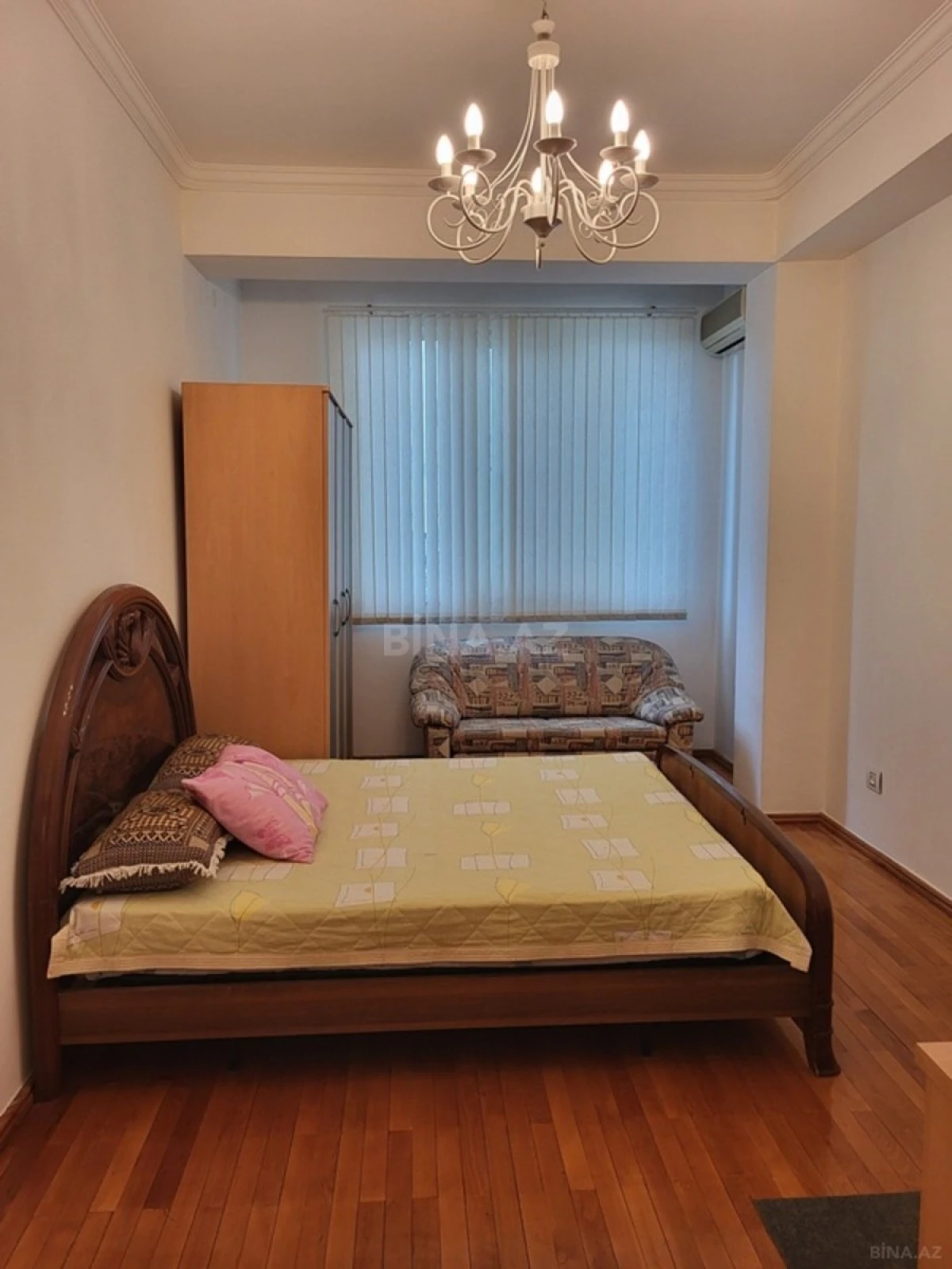 Kirayə verilir 4 otaqlı mənzil 150 m²