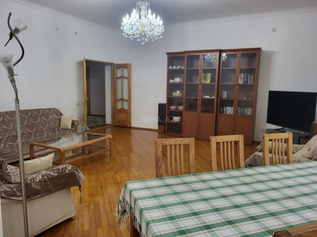 Kirayə verilir 4 otaqlı mənzil 150 m²