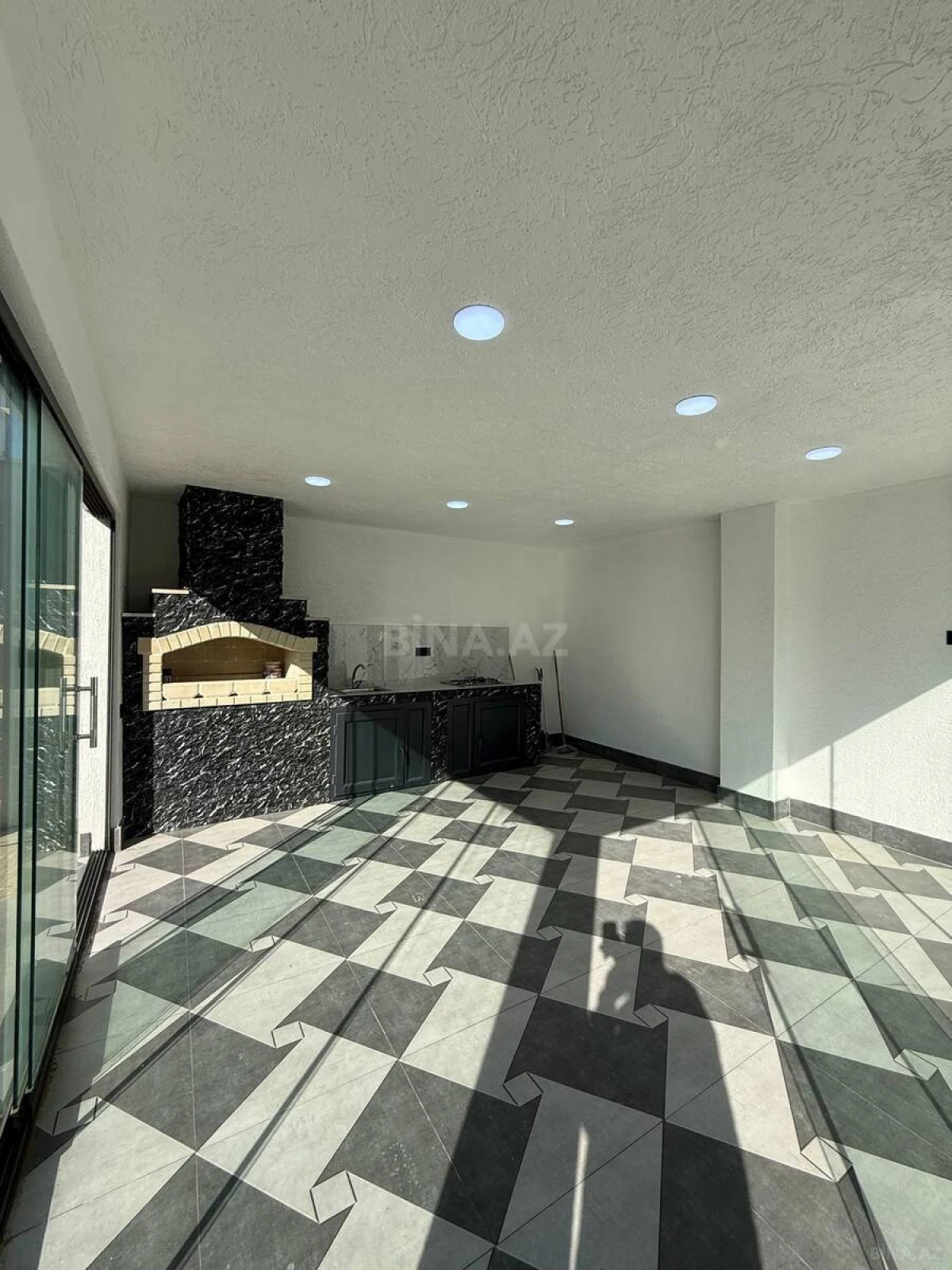 Satılır 5 otaqlı həyət evi 200 m²