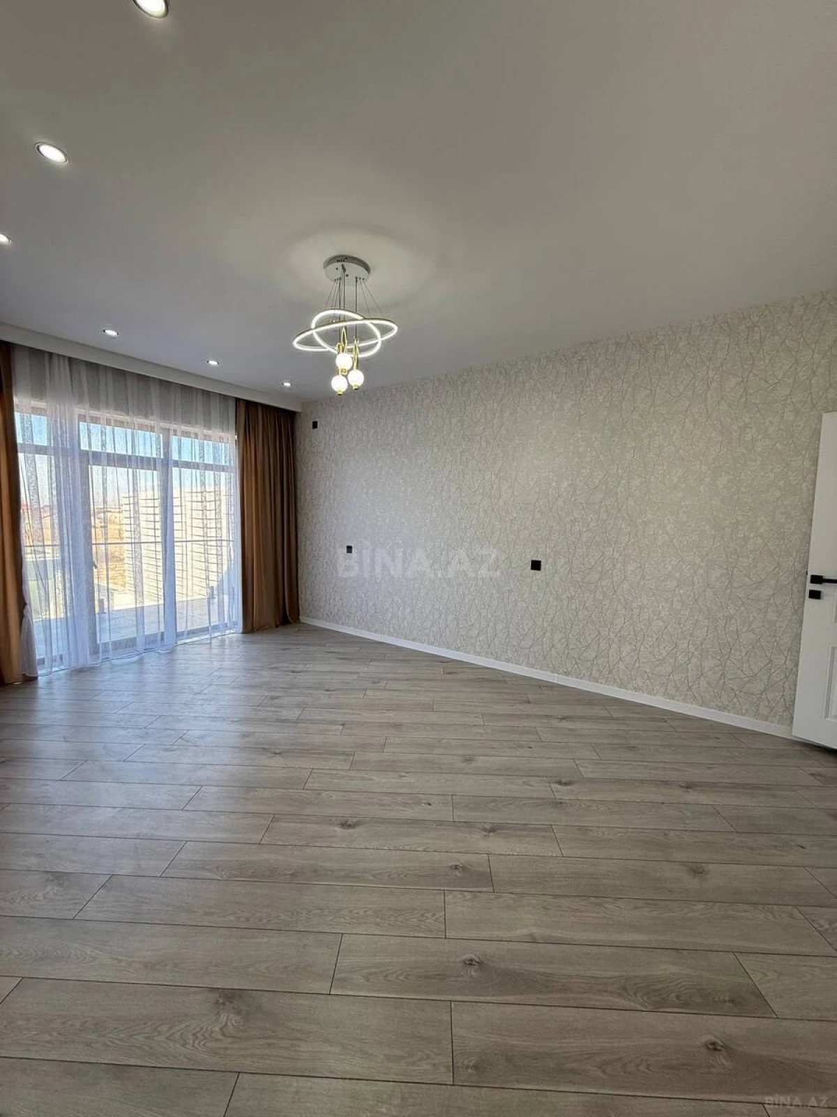 Satılır 5 otaqlı həyət evi 200 m²
