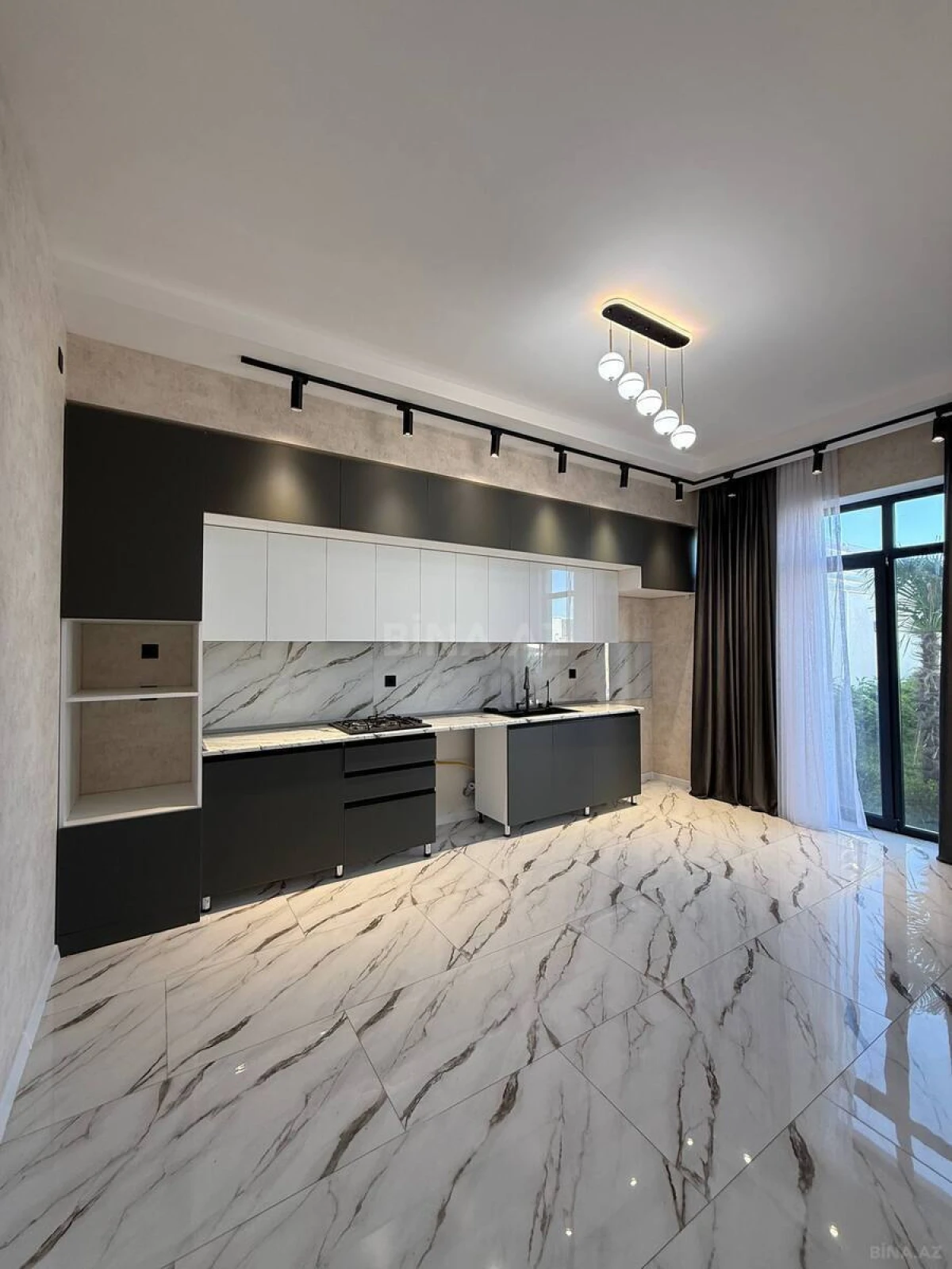 Satılır 5 otaqlı həyət evi 200 m²