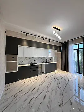 Satılır 5 otaqlı həyət evi 200 m²