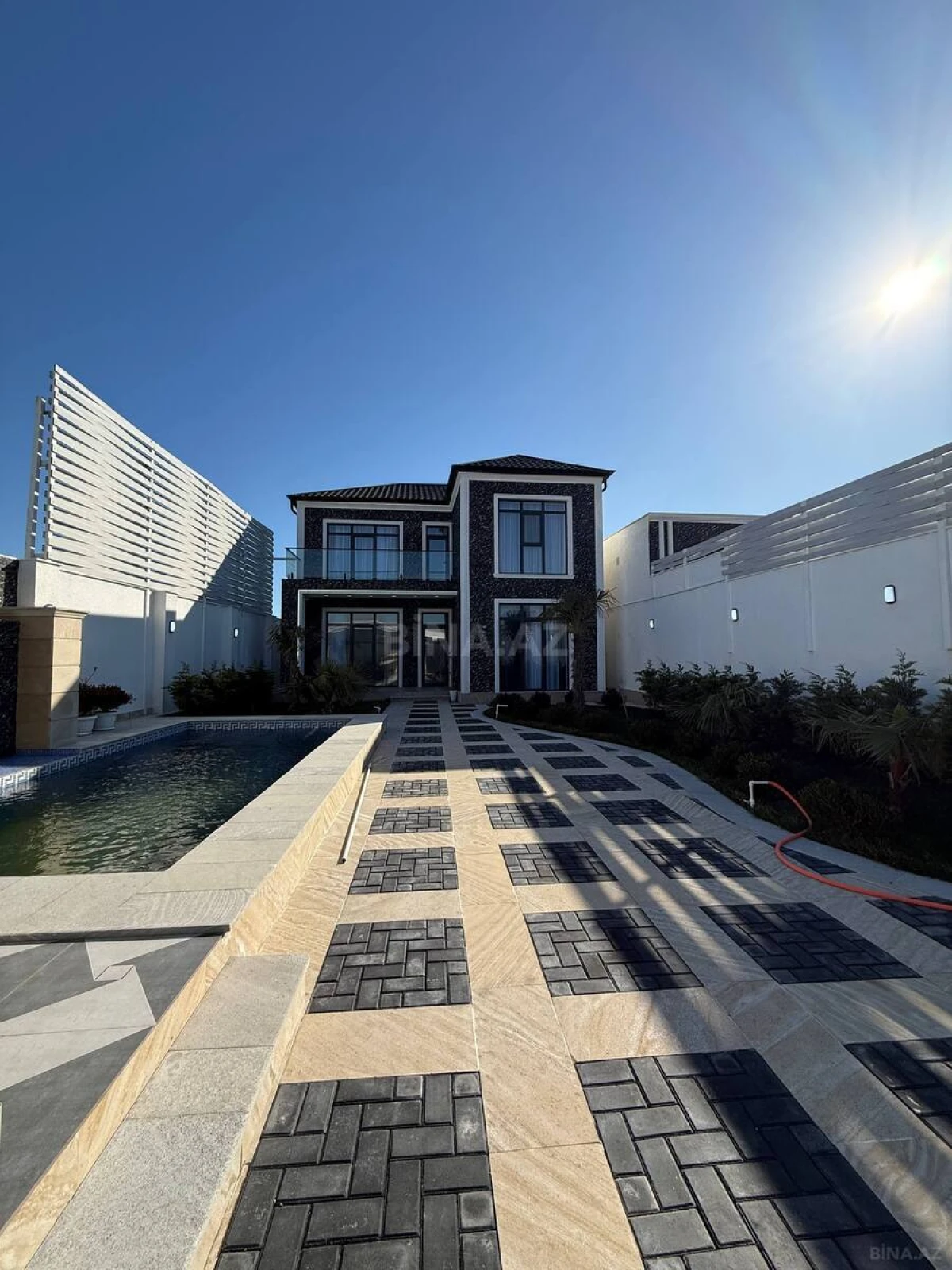 Satılır 5 otaqlı həyət evi 200 m²