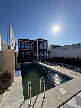 Satılır 5 otaqlı həyət evi 200 m²