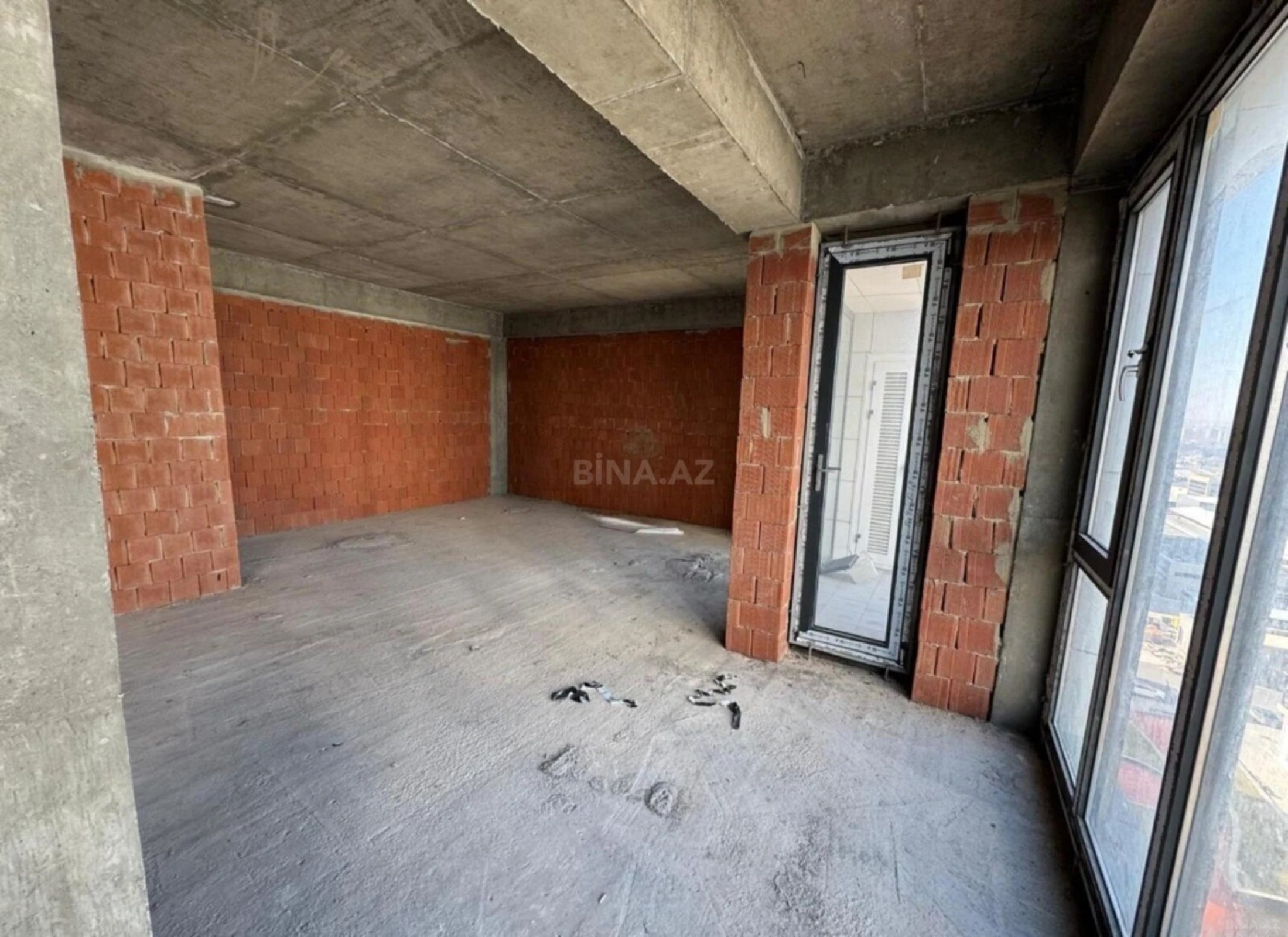 Satılır 2 otaqlı mənzil 108.2 m²