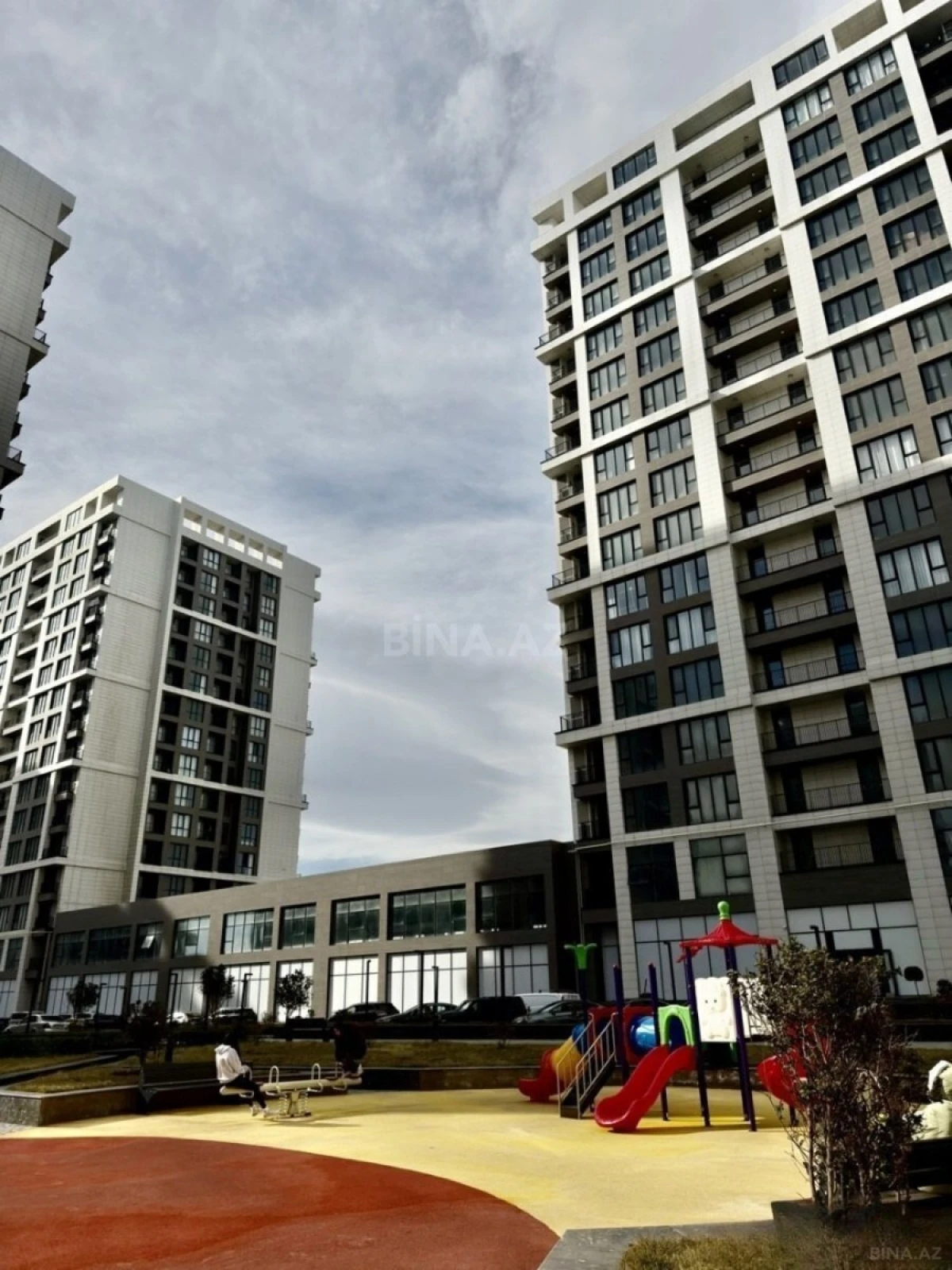 Satılır 2 otaqlı mənzil 108.2 m²