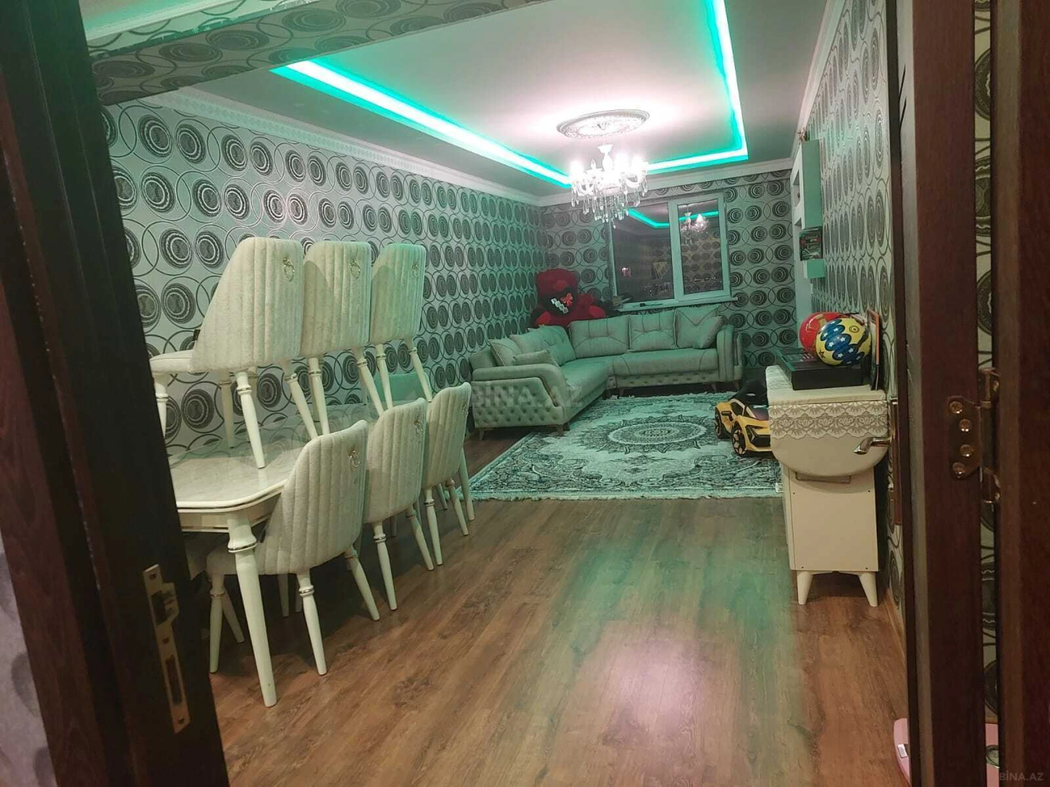 Satılır 3 otaqlı mənzil 134 m²