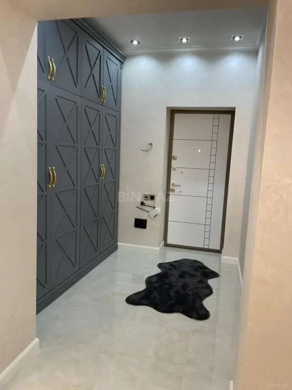 Kirayə verilir 2 otaqlı mənzil 105 m²