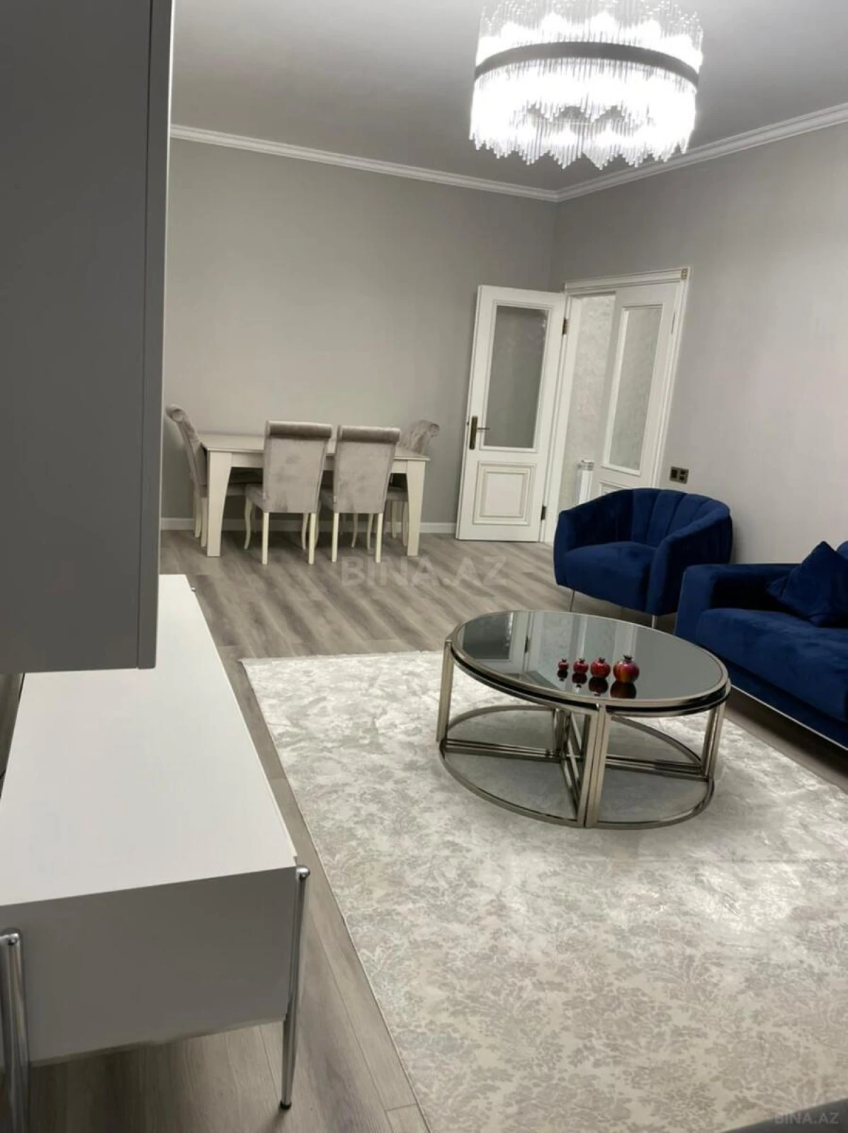 Kirayə verilir 2 otaqlı mənzil 105 m²