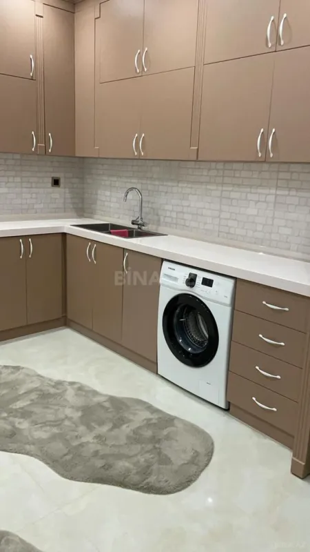 Kirayə verilir 2 otaqlı mənzil 105 m²