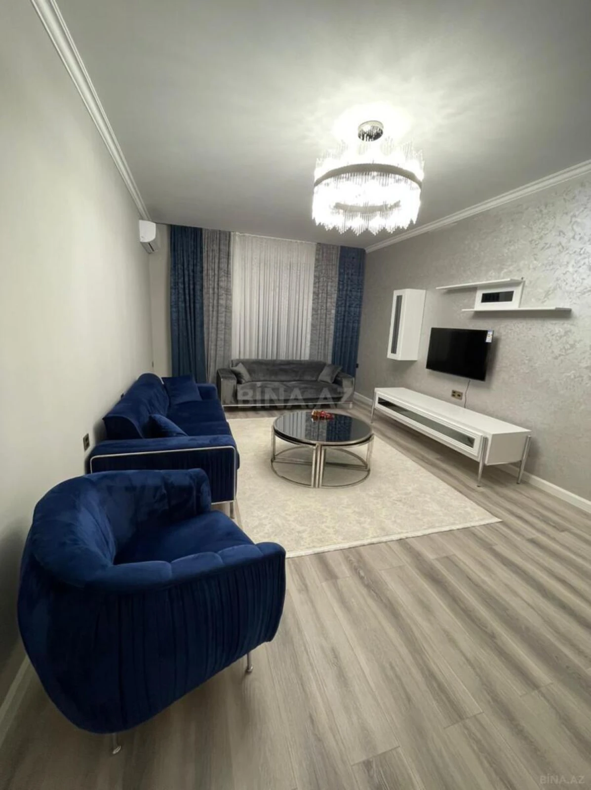 Kirayə verilir 2 otaqlı mənzil 105 m²