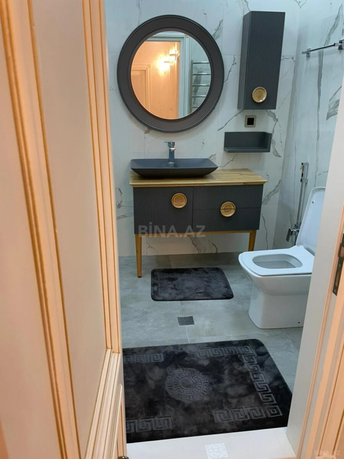 Kirayə verilir 2 otaqlı mənzil 105 m²
