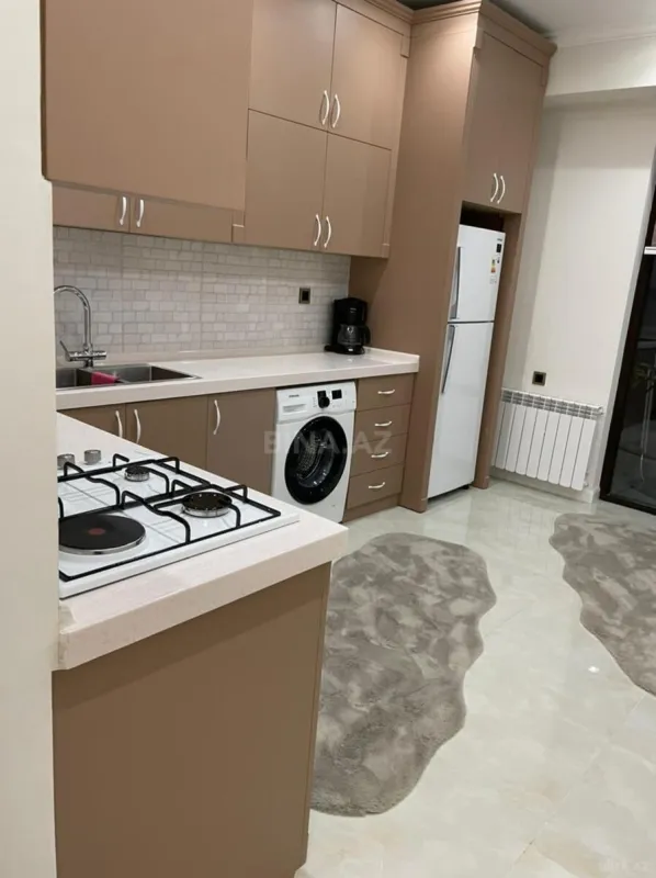 Kirayə verilir 2 otaqlı mənzil 105 m²