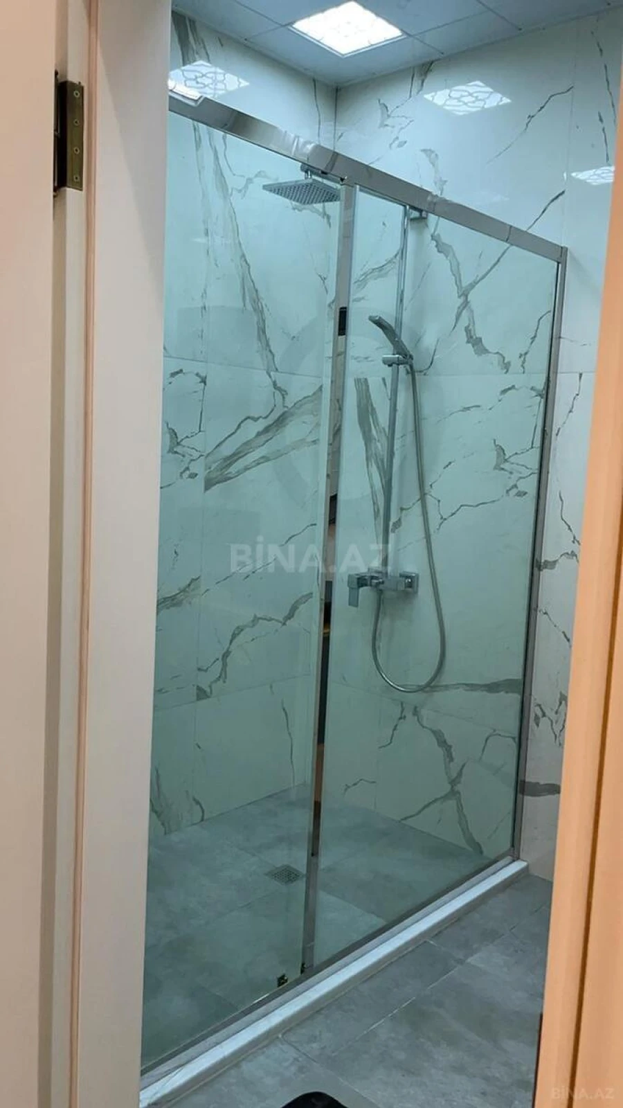 Kirayə verilir 2 otaqlı mənzil 105 m²