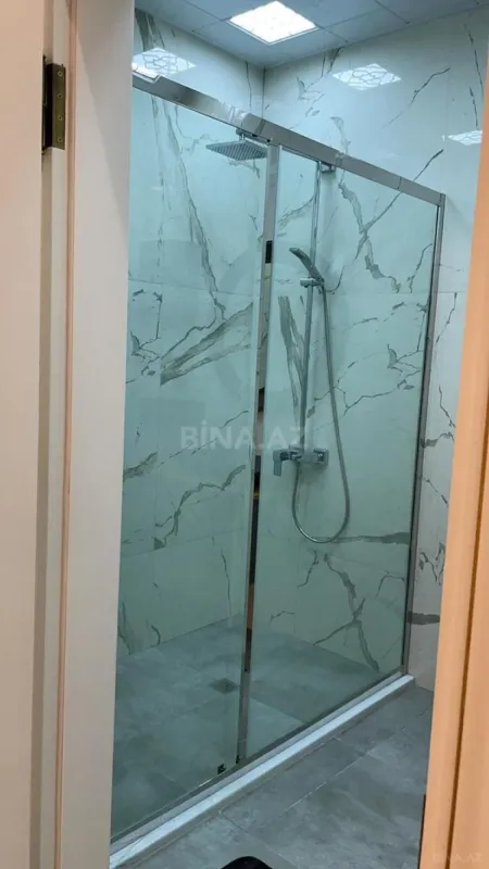 Kirayə verilir 2 otaqlı mənzil 105 m²