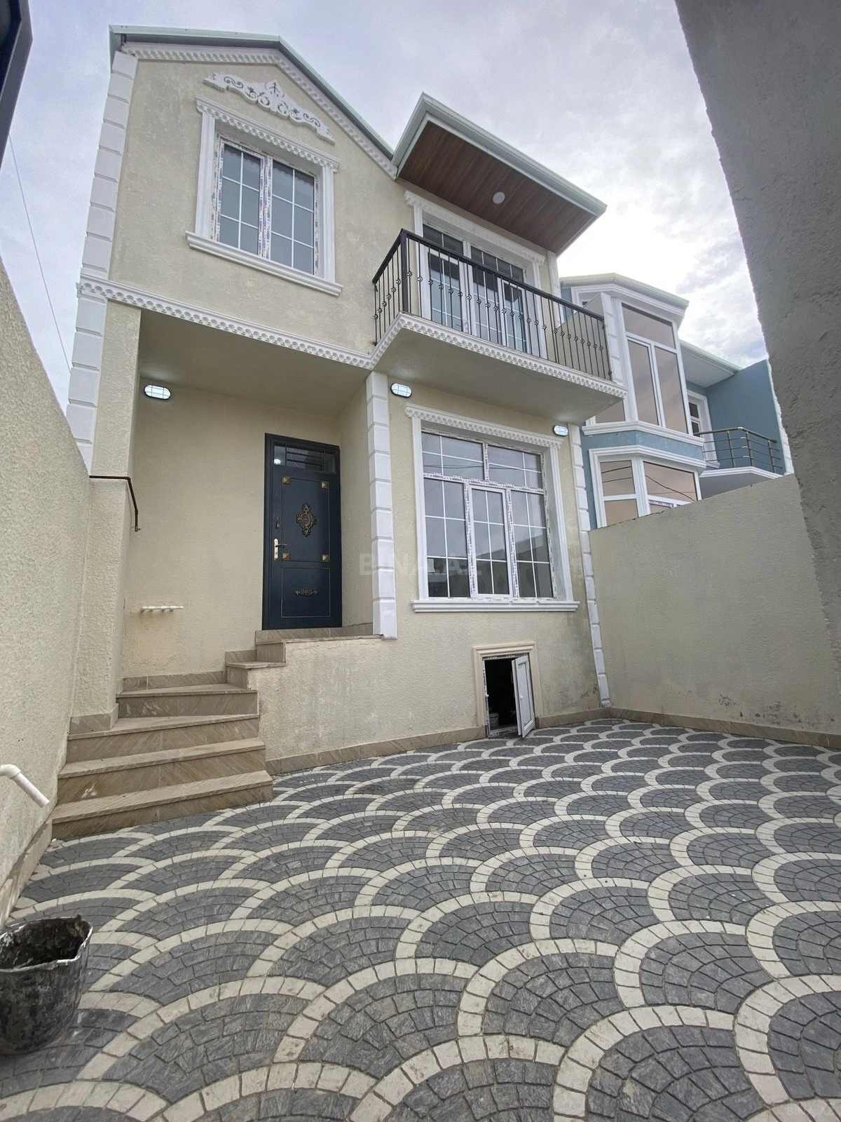 Satılır 5 otaqlı həyət evi 140 m²