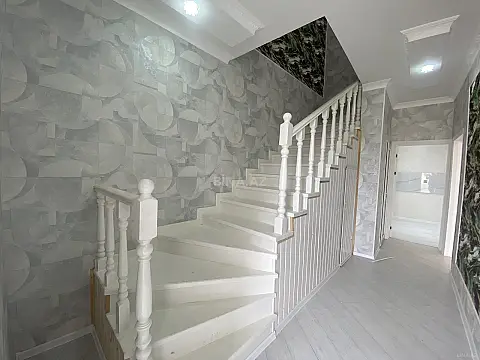 Satılır 5 otaqlı həyət evi 140 m²