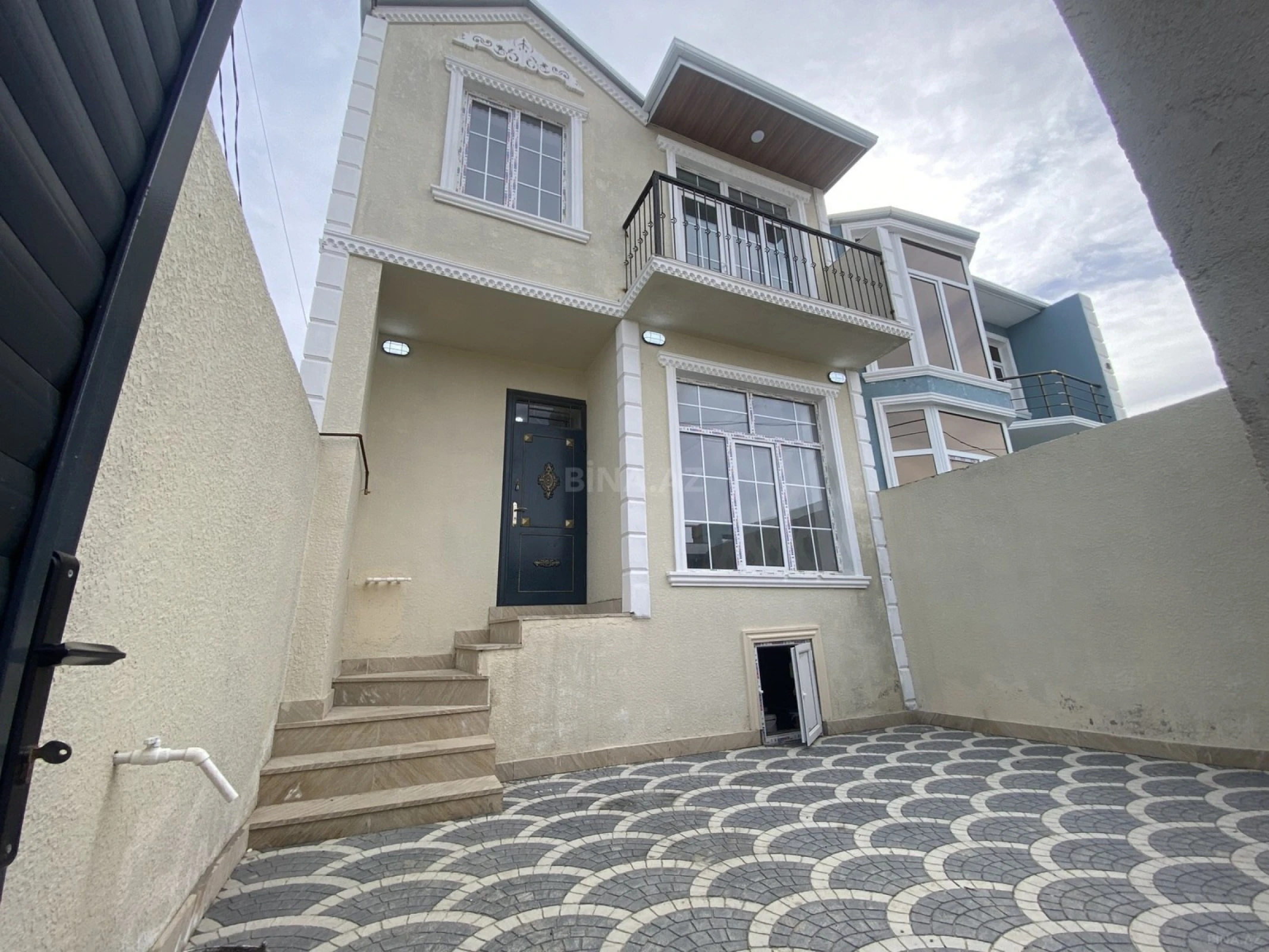 Satılır 5 otaqlı həyət evi 140 m²