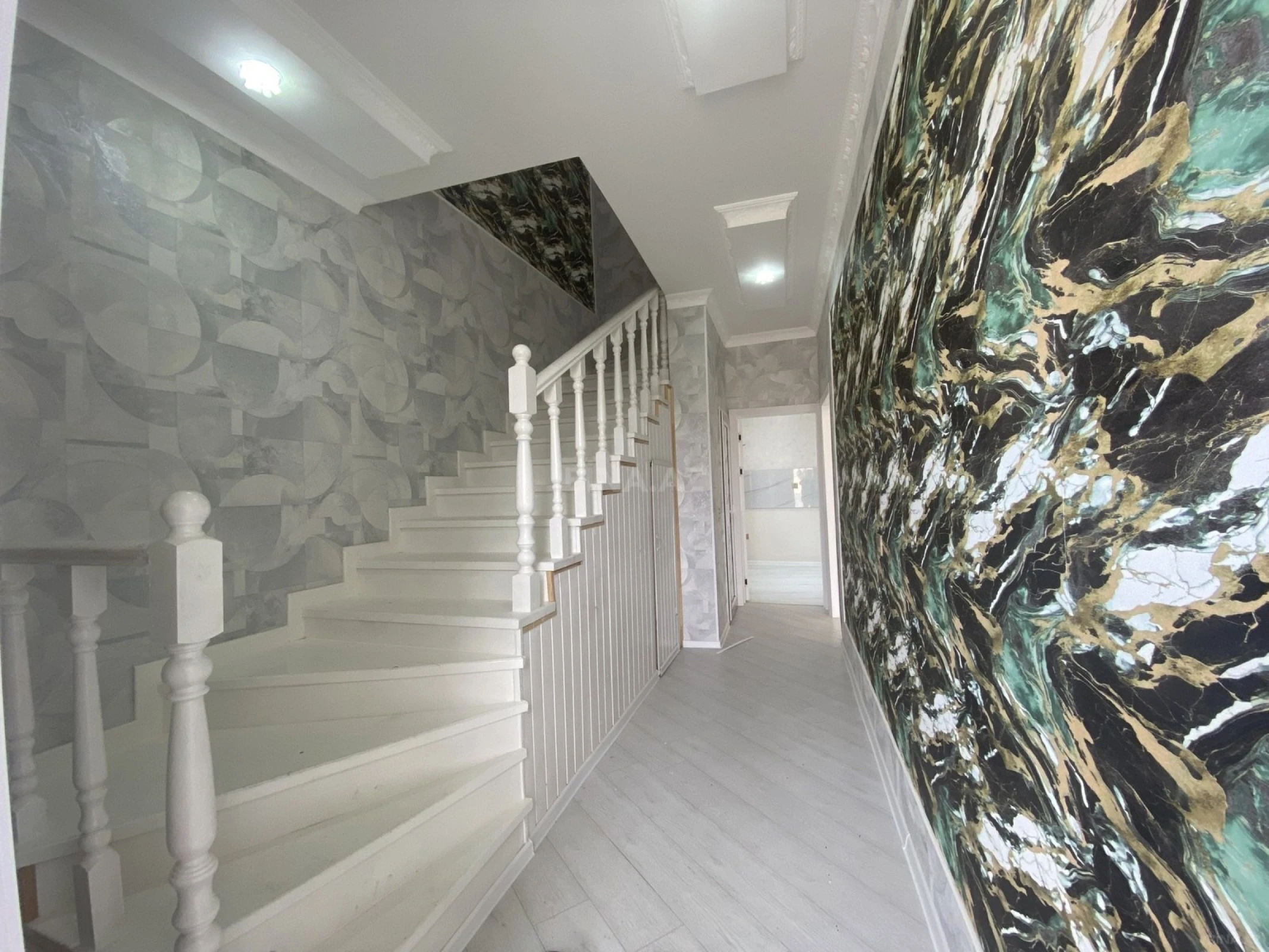 Satılır 5 otaqlı həyət evi 140 m²