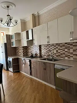 Kirayə verilir 2 otaqlı mənzil 100 m²