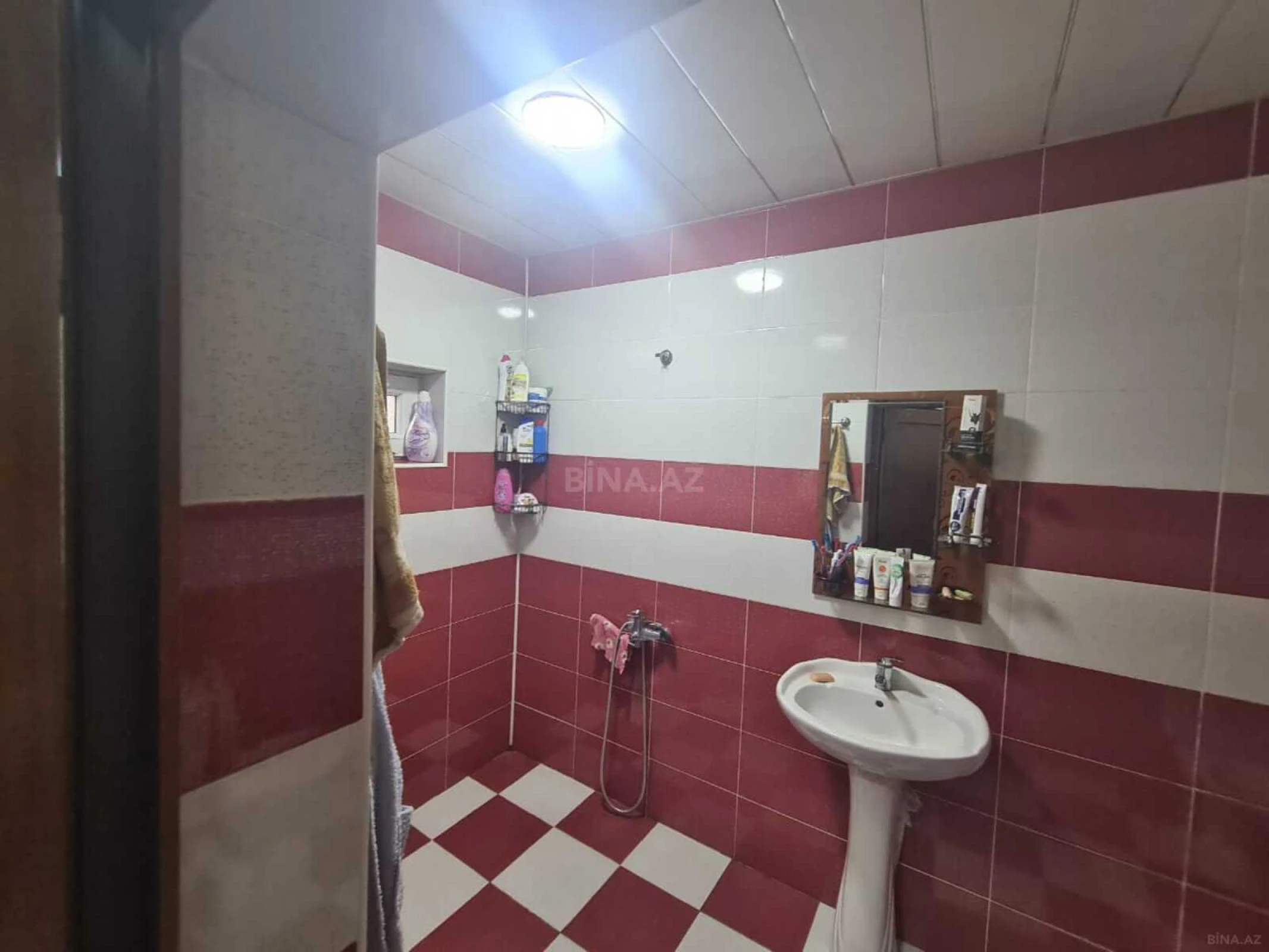 Satılır 6 otaqlı həyət evi 240 m²