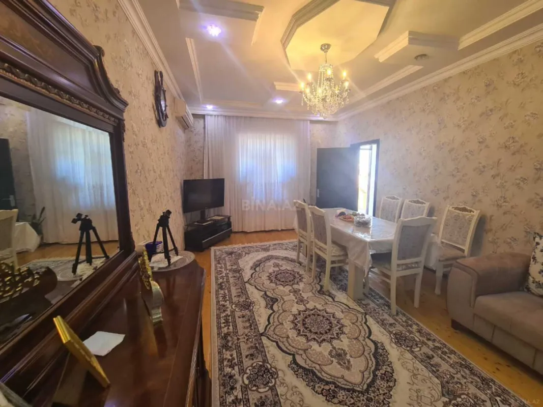 Satılır 6 otaqlı həyət evi 240 m²