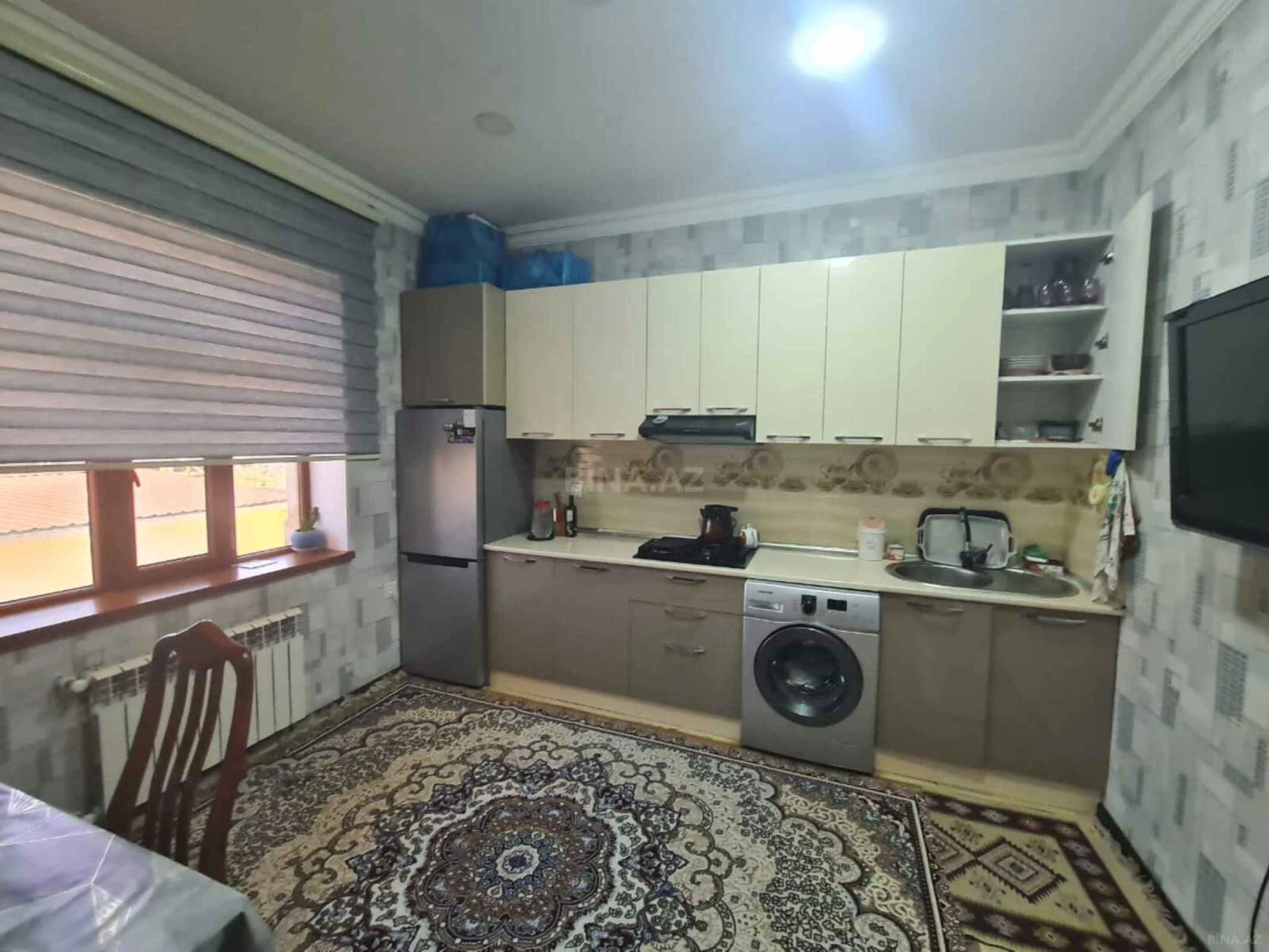 Satılır 6 otaqlı həyət evi 240 m²