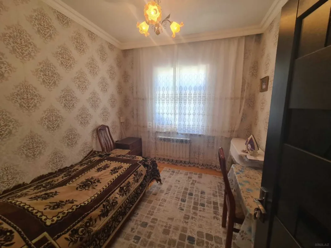 Satılır 6 otaqlı həyət evi 240 m²