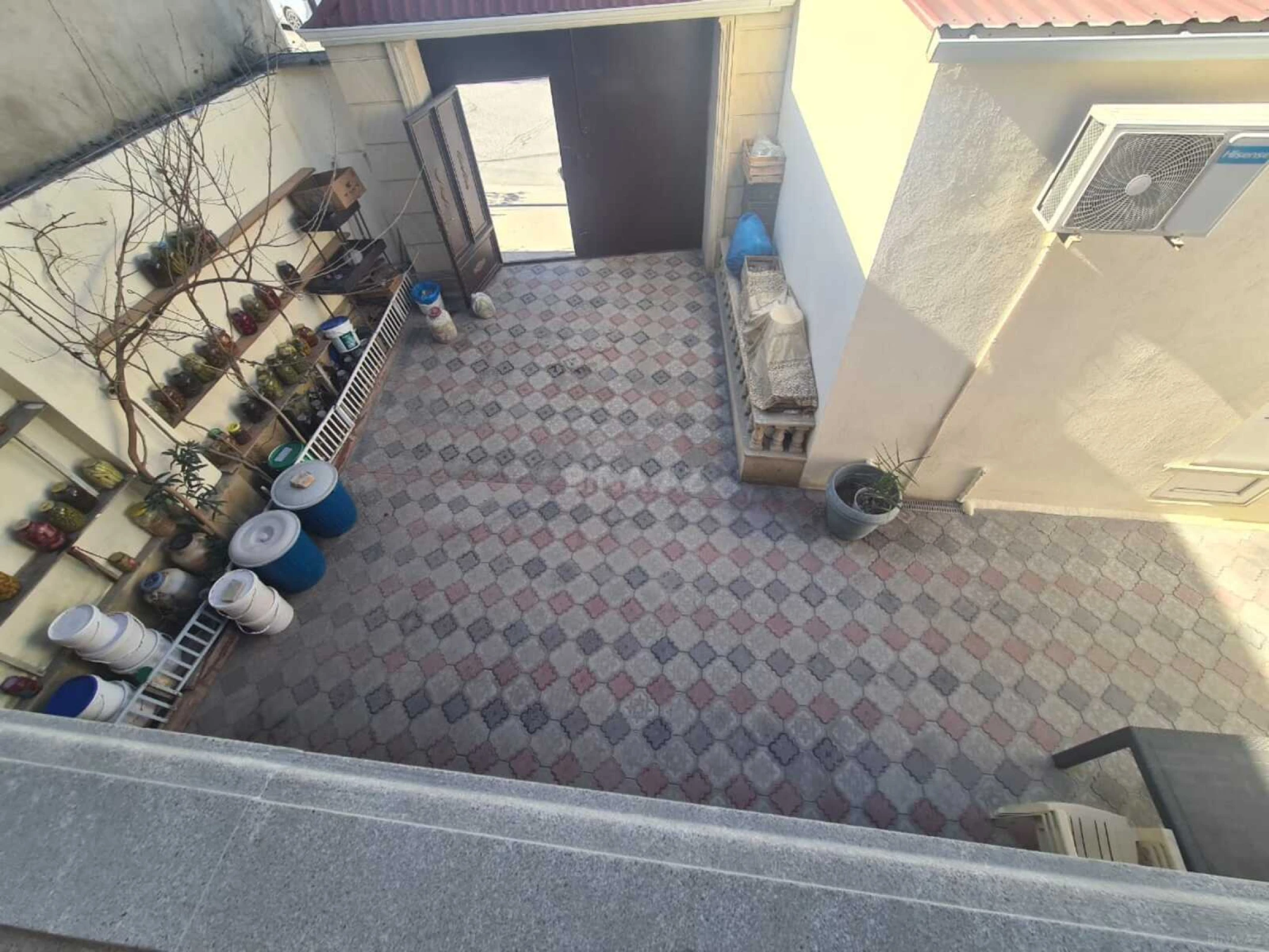 Satılır 6 otaqlı həyət evi 240 m²