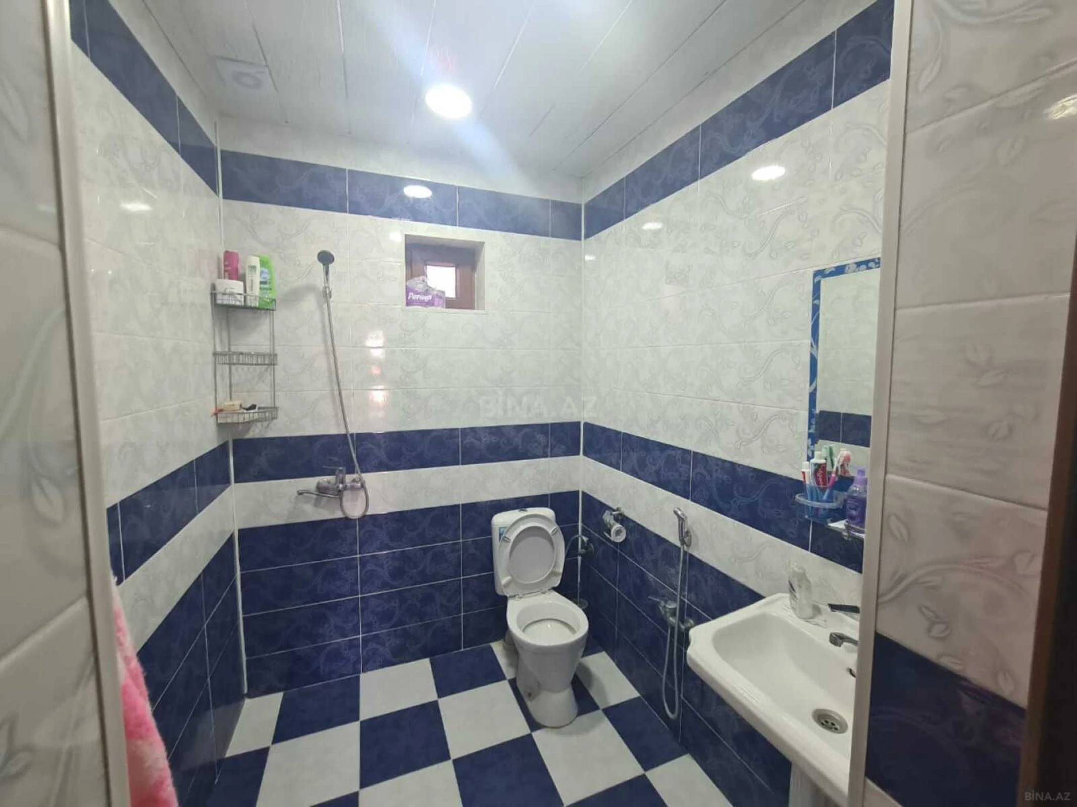 Satılır 6 otaqlı həyət evi 240 m²