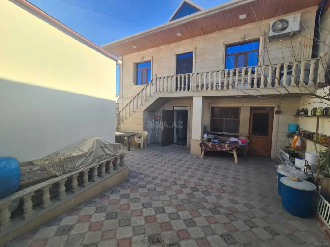 Satılır 6 otaqlı həyət evi 240 m²