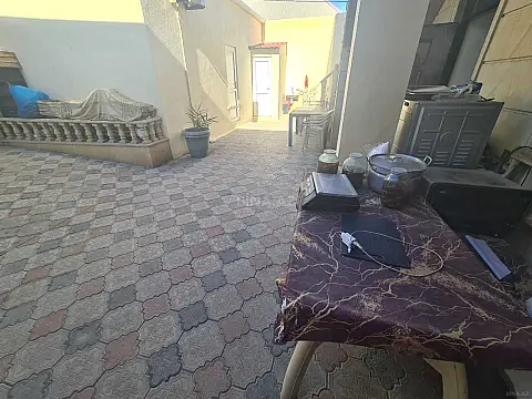 Satılır 6 otaqlı həyət evi 240 m²