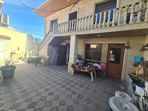 Satılır 6 otaqlı həyət evi 240 m²