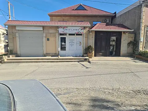 Satılır 6 otaqlı həyət evi 240 m²