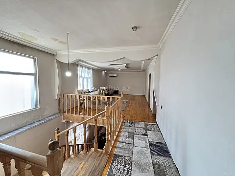 Satılır 10 otaqlı həyət evi 320 m²