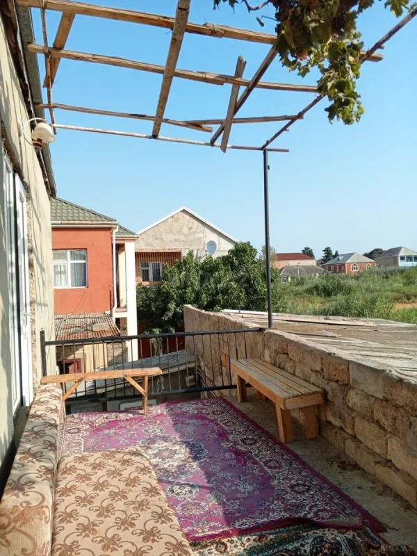 Satılır 10 otaqlı həyət evi 320 m²