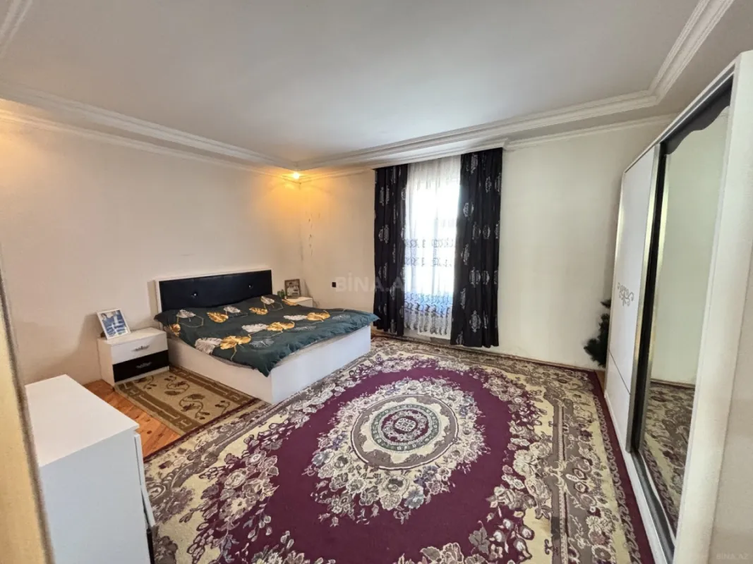 Satılır 10 otaqlı həyət evi 320 m²