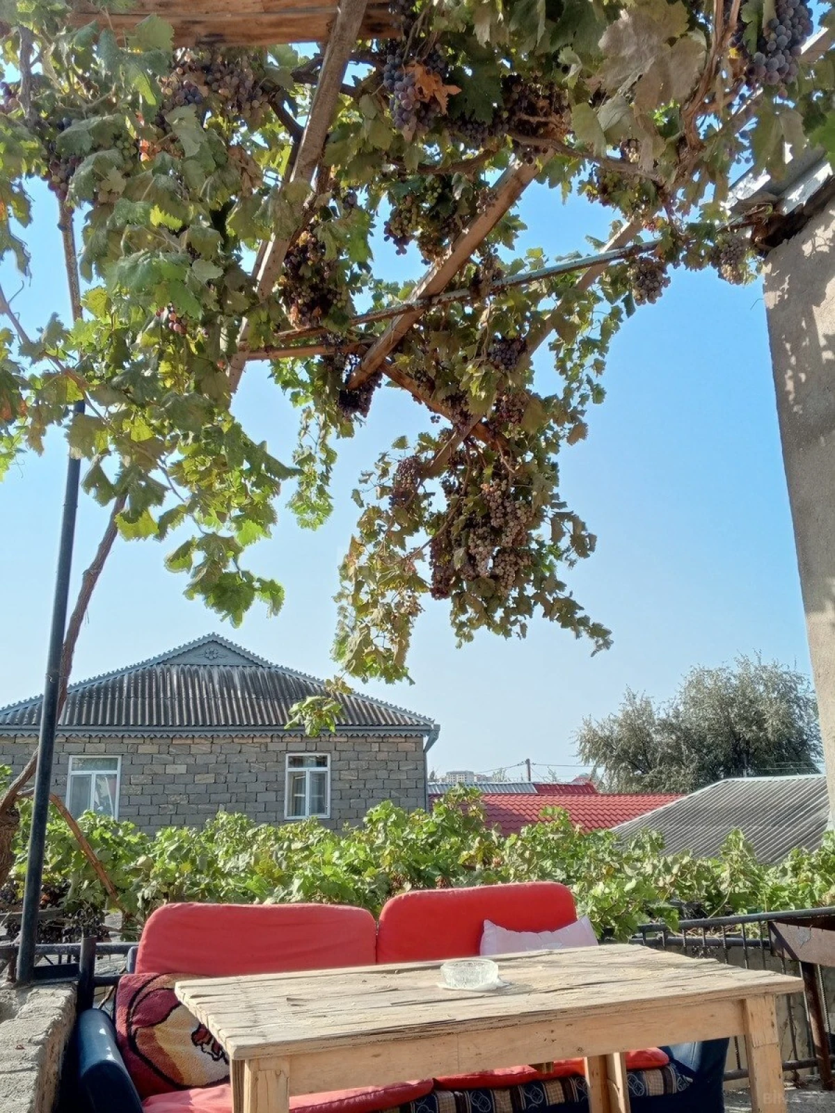 Satılır 10 otaqlı həyət evi 320 m²