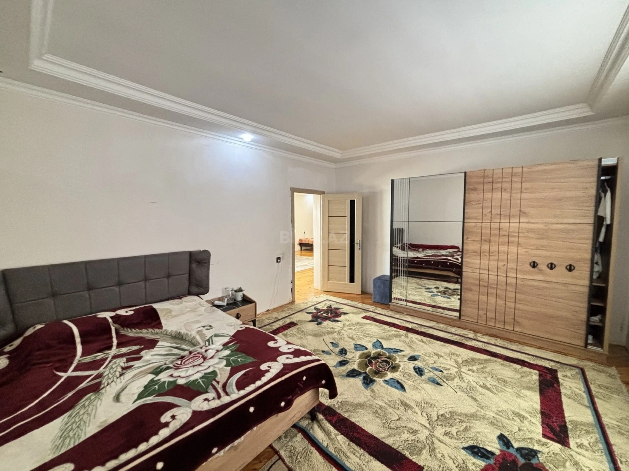 Satılır 10 otaqlı həyət evi 320 m²