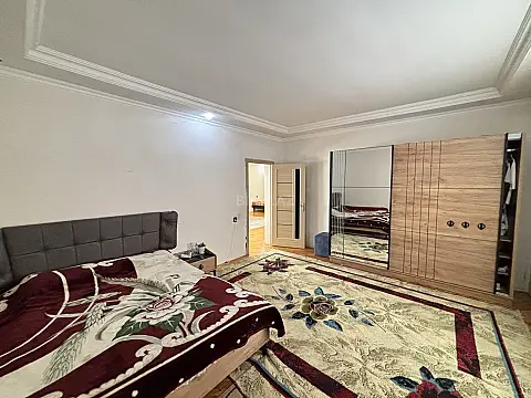 Satılır 10 otaqlı həyət evi 320 m²