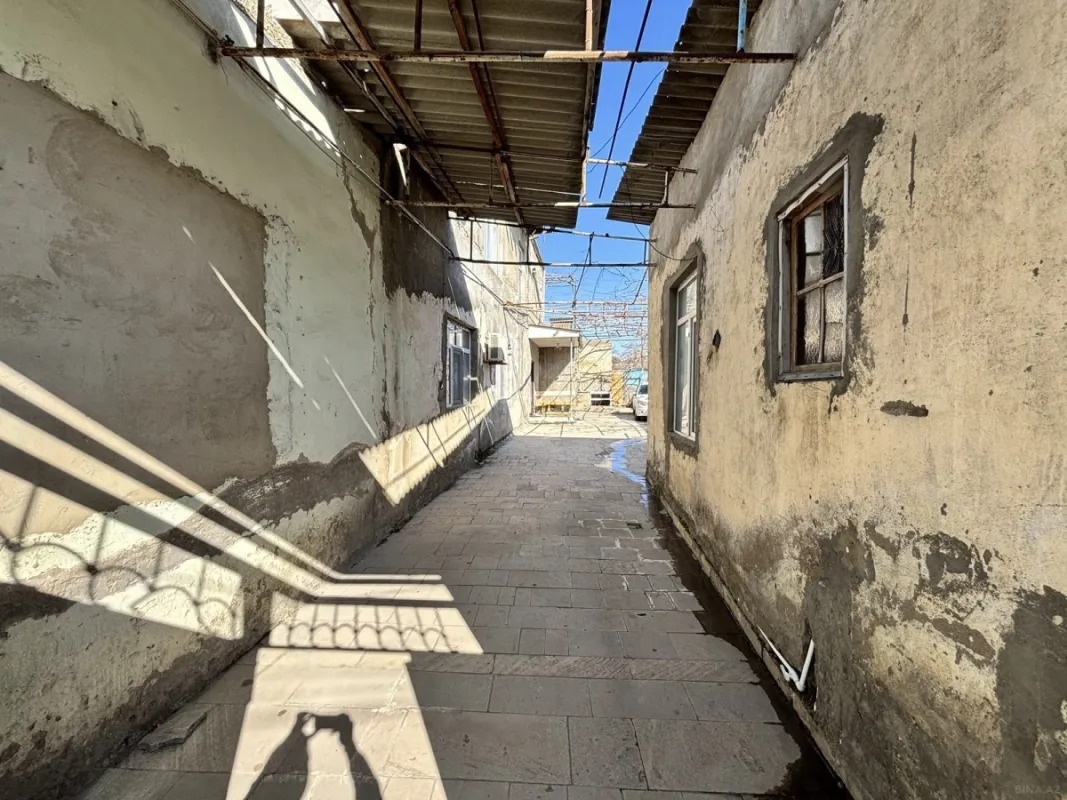 Satılır 10 otaqlı həyət evi 320 m²