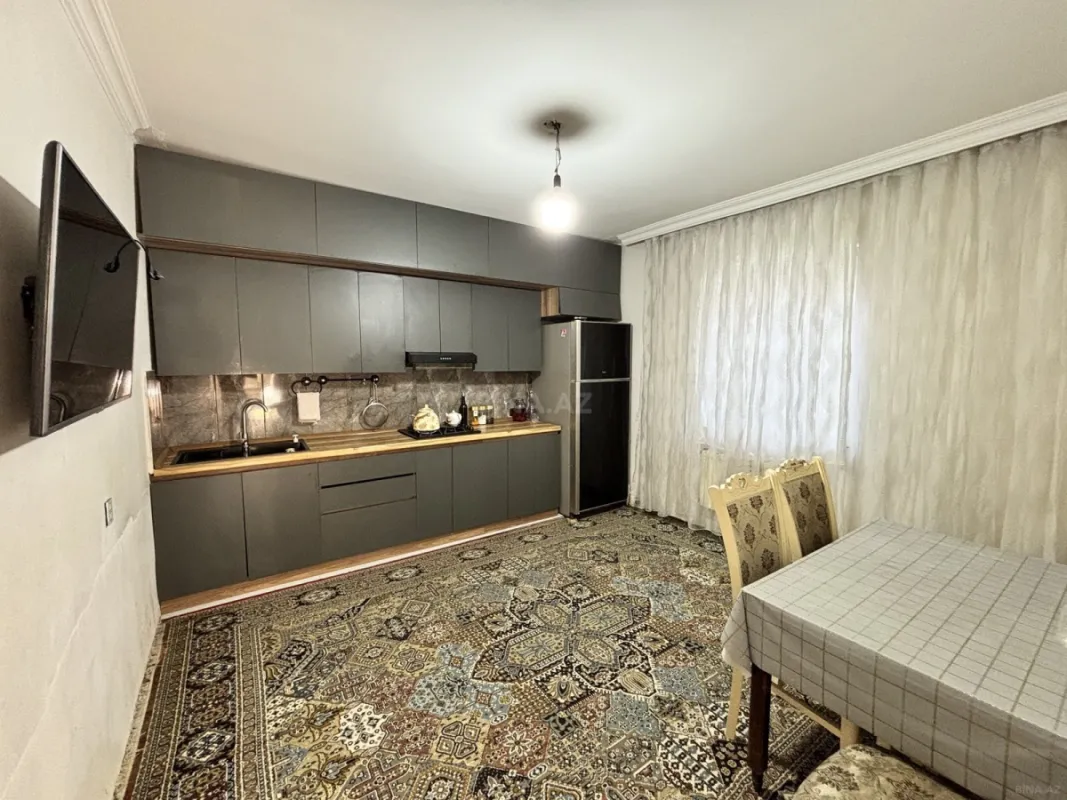 Satılır 10 otaqlı həyət evi 320 m²